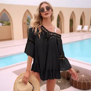 Copricostume da spiaggia nero chic con ricamo all'uncinetto, volant e maniche a 3/4
