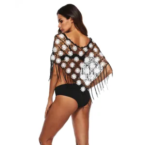 Scialle triangolare con frange patchwork di fiori traforati all'uncinetto sexy nero