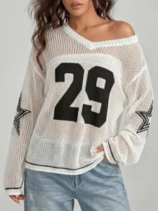 Detail van wit mesh jersey topje met nummer 29 en sterren op de mouwen