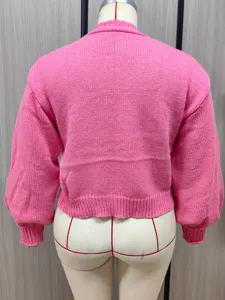 Rosa Strickjacke Detail Ansicht hinten, bequemer lässiger weicher Stoffstil für Damen täglich.