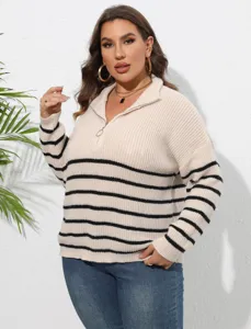 Nahaufnahme eines stilvollen Damen-Plus-Size-Strickpullovers mit schickem Viertel-Reißverschluss.