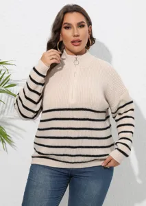 Große Größen gestreifter Strickpullover mit Stehkragen und Reißverschluss Detail.