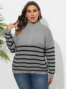 Damen Übergröße gestreifter Rollkragen Pullover mit Reißverschluss Detailansicht und Strick.