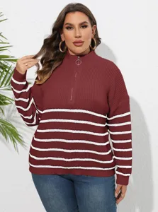 Detailansicht Damen Übergröße gestreifter Pullover mit Reißverschlusskragen Textur.