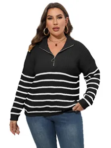 Plus Size Damen schwarz weiß gestreifter Pullover mit Viertelreißverschluss Hauptansicht
