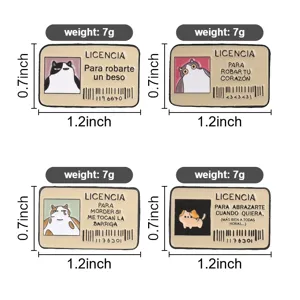 Vue détaillée de quatre pins en émail de licence de chat espagnol avec dimensions