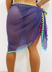 Lila Häkel Strand Sarong Rock mit bunte Pompons Quasten für Damen Sommer Badebekleidung.