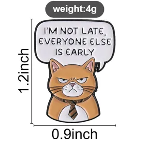Vista detallada del pin de gato naranja con dimensiones 1,2x0,9 pulgadas y 4g peso