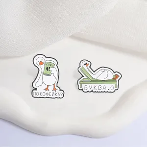 Broches amusantes en émail d'oies russes avec des illustrations originales pour sacs.