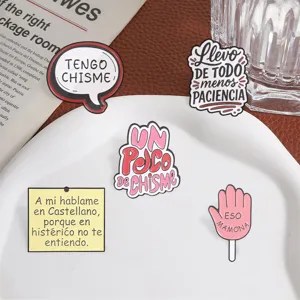 Set di spille in smalto con frasi divertenti in spagnolo per zaini e accessori