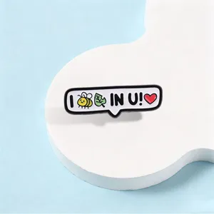 Schattige I Bee-Leaf In You emaille speld met cartoon bij en hartje voor tassen.