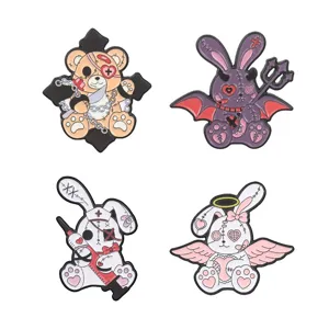 Lot de quatre pin's en émail gothique pastel horreur lapin et ours pour sacs à dos