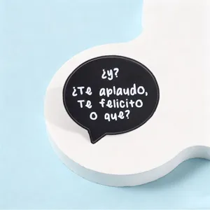 Funny Spanish speech bubble enamel pin badge with sarcastic text for clothing deco