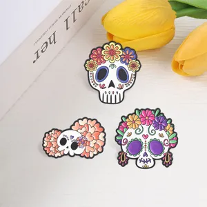 Mexikanische Zuckerschädel-Emaille-Anstecknadeln mit Blumen für den Tag der Toten