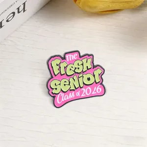 The Fresh Senior Class of 2026 Anstecknadel aus Emaille für tolle Abschlussgeschenke