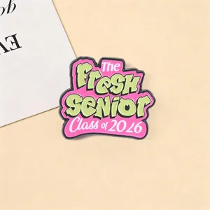 Farbenfroher Emaille-Abschluss-Button für Klasse 2026 mit The Fresh Senior Design