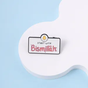 Minimalistischer Emaille-Anstecker mit 'Start with Bismillah' und Glocke für Hijab