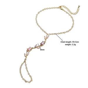 Bracelet bague fleur de tulipe en or avec cristaux roses et sa chaîne réglable