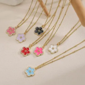 Elegante bunte Emaille-Fünfblatt-Blumenhalsketten mit Zirkonia-Bordüren an goldenen Ketten