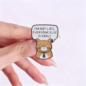 Pin de esmalte con divertido gato naranja y cita 'I'm not late' para ropa de oficina