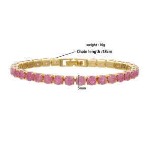 Detalle de la pulsera tenis de circón rosa de 5mm con una longitud de cadena de 18cm
