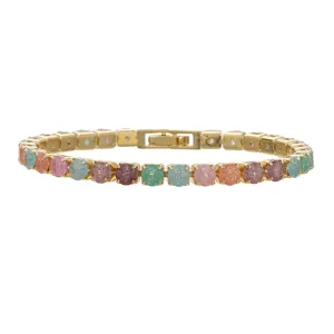 Vista detallada de una pulsera tenis de circonita color caramelo de 5 mm en oro