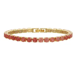 Vista detallada de elegante pulsera tenis de circonita 5mm rojo caramelo acabado dorado