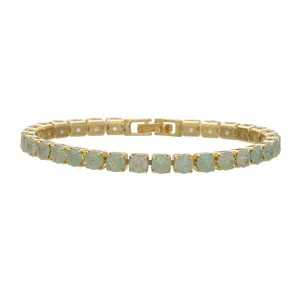 Vista detallada de una pulsera tenis de circonita verde menta 5mm chapada en oro