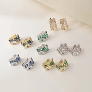 Prachtige Koperen Zirkonia Bloemblaadje Huggie Hoop Oorbellen Lichte Luxe Daisy Mode Sieraden Voor Vrouwen Accessoires