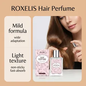 Roxelis Rose Hair Perfume Spray 50ml με μοντέλο και κομψή λουλουδάτη συσκευασία δώρου
