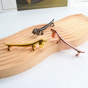 Simpatico Poggia Bacchette Bassotto Dorato in Lega di Metallo Set di Posate Creativo Supporto per Coltello e Forchetta Arredamento