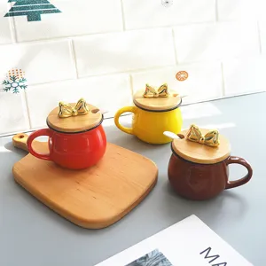 Cute ceramic coffee mug with wooden lid and gold bow handle, ideal for breakfast and home use.