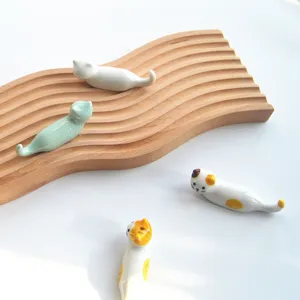 Süße keramische Katzen Stäbchenhalter Detailansicht, kreatives Geschirr und schöne Tischdeko.
