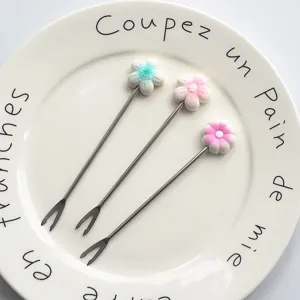 Stainless steel fruit forks cute flower design tableware set for home kitchen dessert pastry use.