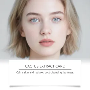 Vue détaillée du visage d'un modèle montrant les effets apaisants de l'extrait de cactus