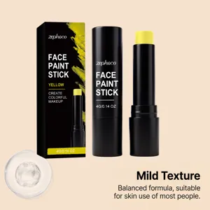 Dettaglio dello stick per trucco viso giallo Zephoco con formula delicata sulla pelle