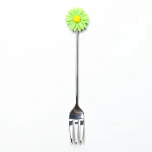Fourchette à dessert en acier inoxydable avec une jolie marguerite verte au sommet.