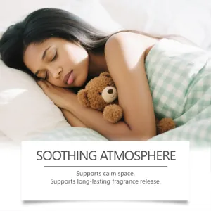 Détail de scène d'huile essentielle montrant un environnement de sommeil paisible et relaxant.