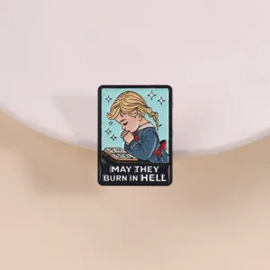 Broche en Émail Humour Noir Fille qui Prie May They Burn In Hell Badge en Alliage de Zinc Accessoires Gothique Punk Bijoux