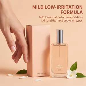Close-up van perzik parfumolie 50ml fles en verpakking met milde formule beschrijving