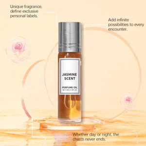 Primer plano detallado del frasco de perfume roll-on portátil, aroma a jazmín, formato viaje 10ml.