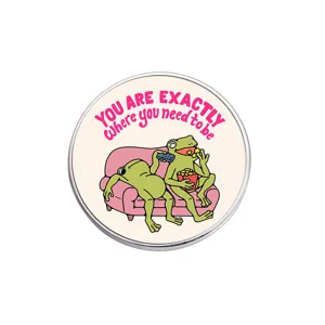 Mignonne broche grenouille ronde avec You are exactly where you need to be texte