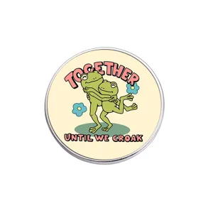 Badge en métal avec grenouilles mignonnes et texte amusant pour accessoires mode