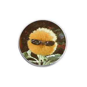 Pin de metal de girasol divertido con gafas para accesorios de ropa con mucho estilo