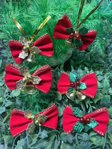 Set di fiocchi di Natale in velluto rosso con campanelli dorati per decorazioni festive