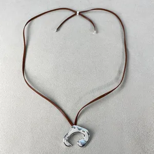 Collana con Pendente a Forma Umana Astratta Donna Uomo Argento Rame Galvanico Cordino in Pelle Marrone Catena del Maglione