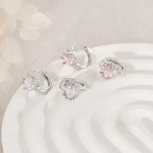 Elegante silberne Katzen-Creolen mit rosa und weißen Zirkonia-Steinen für Damen