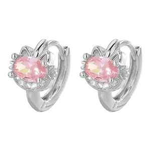 Elegante silberne Katzen-Creolen mit funkelnden rosa Zirkonia-Steinen für Damen