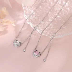 Collar con colgante de gato de circón brillante, piedras rosas y claras, plata