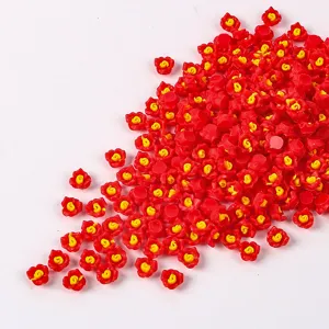 Macro di rose in resina rossa con centro giallo per decorazione nail art fai da te